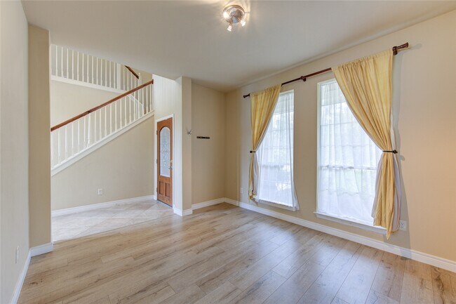Building Photo - 6018 Royal Hollow Ln