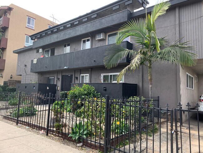 Foto del edificio - 1327 S St Andrews Pl