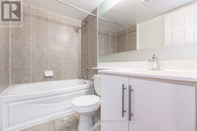 Photo du bâtiment - 310 Burnhamthorpe Rd W