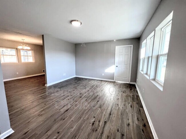 Foto del edificio - 2305 Parkwood Rd