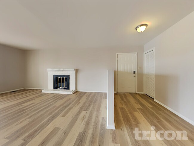 Building Photo - 1045 Crown Dr
