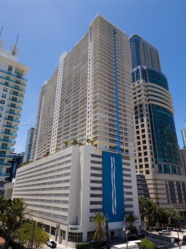 Building Photo - 1200 Brickell Bay Dr