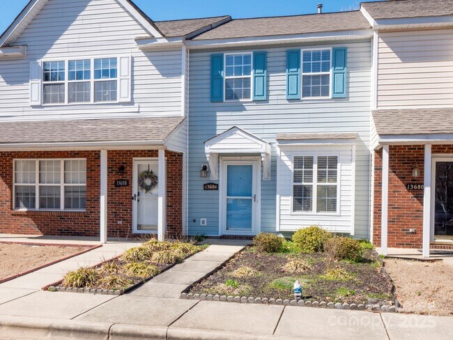 Foto del edificio - 13684 Meade Glen Ct