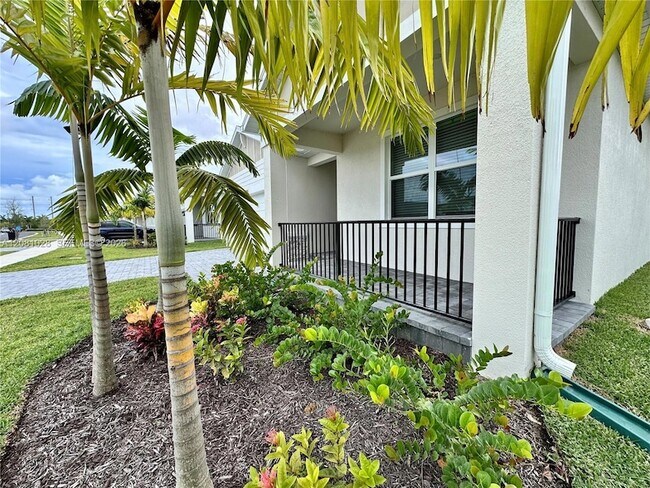 Foto del edificio - 9035 Dahlia Cir