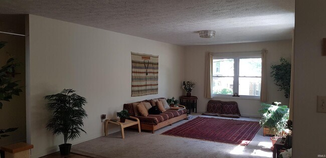Building Photo - 1114 E Regency Dr