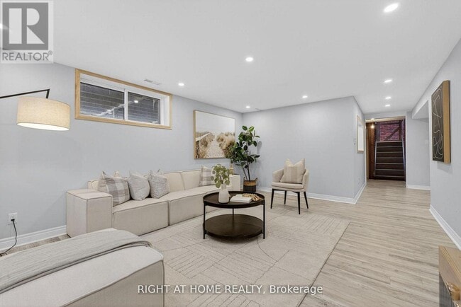 Building Photo - 30 Ptarmigan Crescent