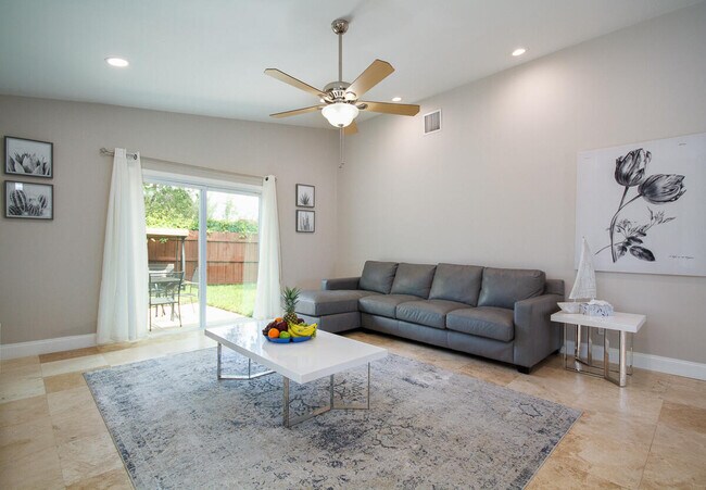 Foto del edificio - 7460 San Clemente Pl