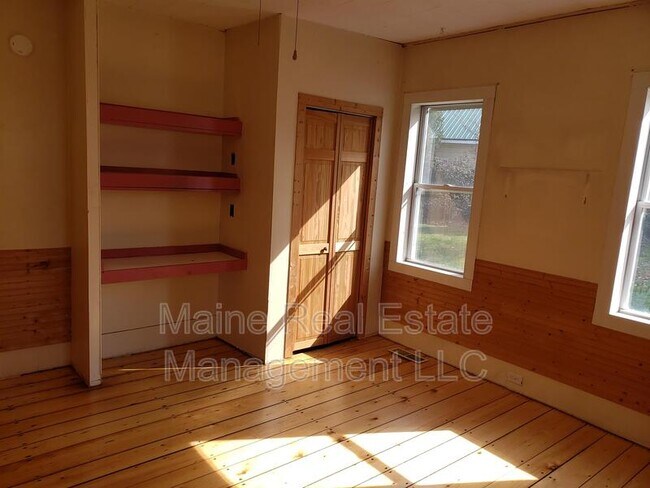 Building Photo - 606 S Main St