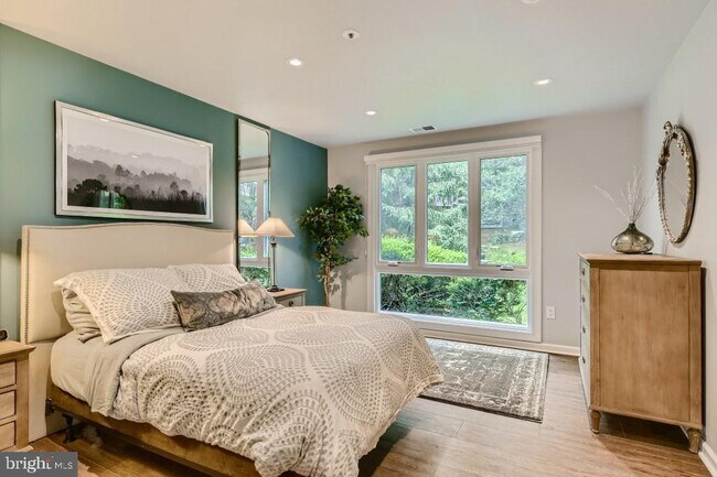 Foto del edificio - 4998 Dorsey Hall Dr