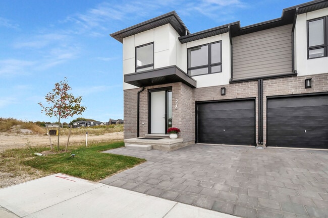 Photo du bâtiment - BRAND NEW 3 Bedrooms, 2.5 Bath Units in a quiet enclave!