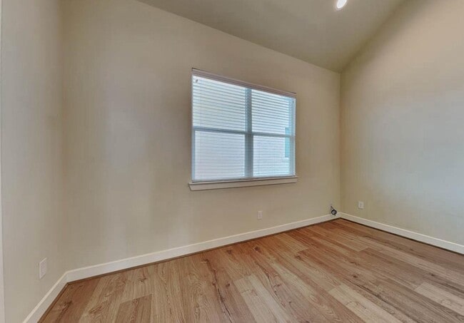 Building Photo - 15715 Knollcliff