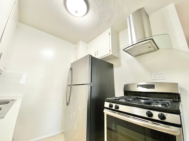 Building Photo - 3711 Mentone Ave