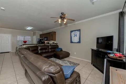 Building Photo - "Charming 3-Bed, 3-Bath Retreat in College Station – Spacious Comfort Awaits!"
