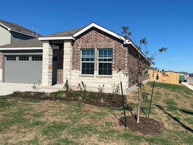 Building Photo - 404 Escondido Cir