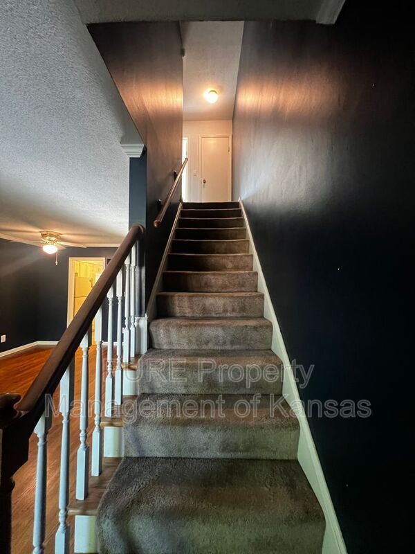 Building Photo - 5554 W 97th Street