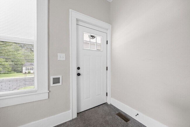 Building Photo - Charming 3-bedroom, 1-bath brick bungalow ...