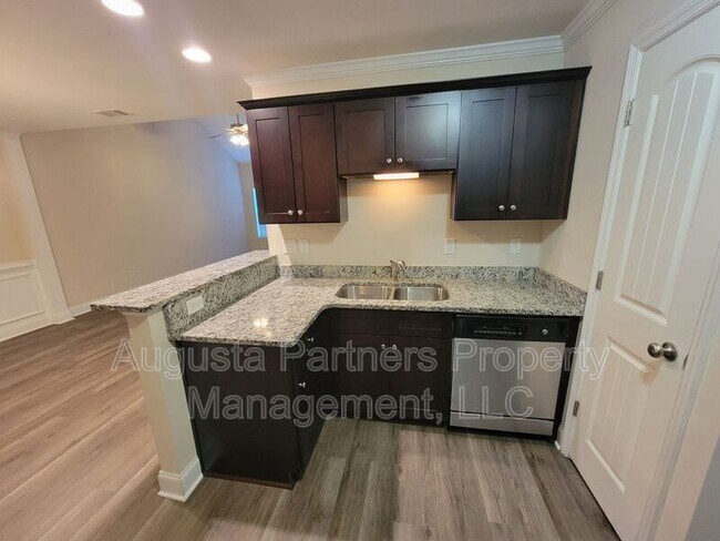 Foto del edificio - 640 Vista Dr