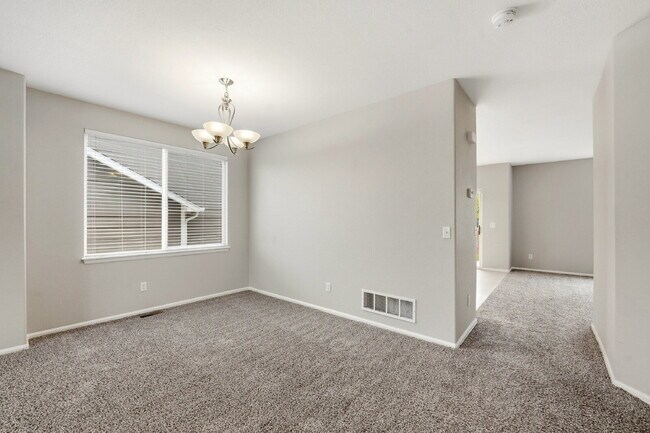 Foto del edificio - $3,045.95, 3-bed, 2.5-bathroom with a large backyard