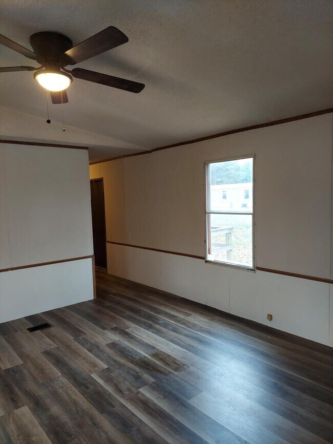 Building Photo - 8390 Countryside Dr