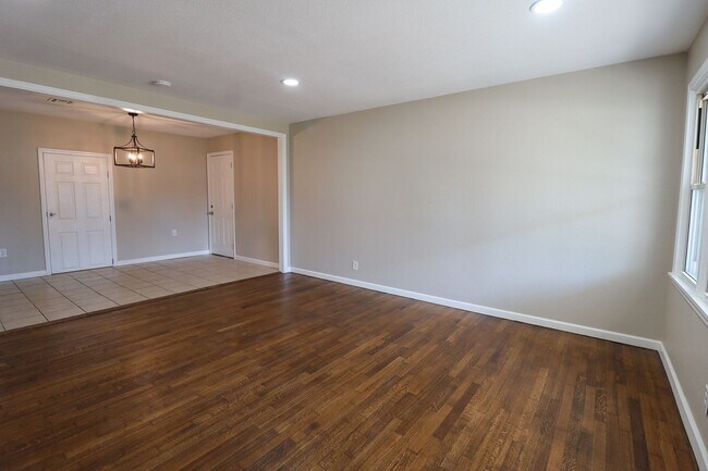 Building Photo - Step into this beautifully updated, move-i...