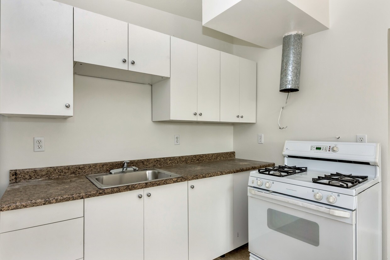 Interior Photo - 915 S Kenwood Cir