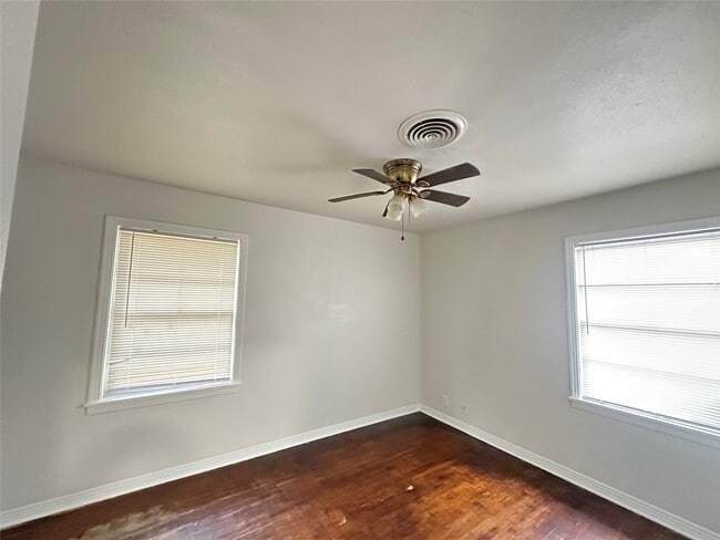 Building Photo - 6419 Thrush Dr