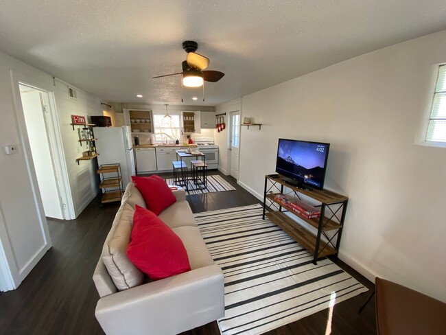 Building Photo - FULLY FURNISHED HOME 2 BED, 1 BATH LOCATED...