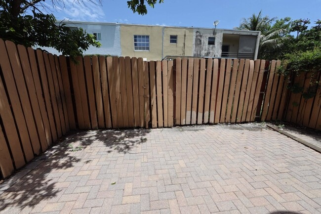 Building Photo - 5953 NW 24th Ct
