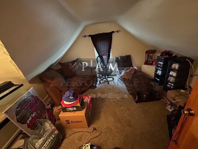 Foto del edificio - 823 Yout St