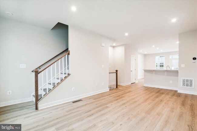 Building Photo - 14076 Sunrise Valley Dr