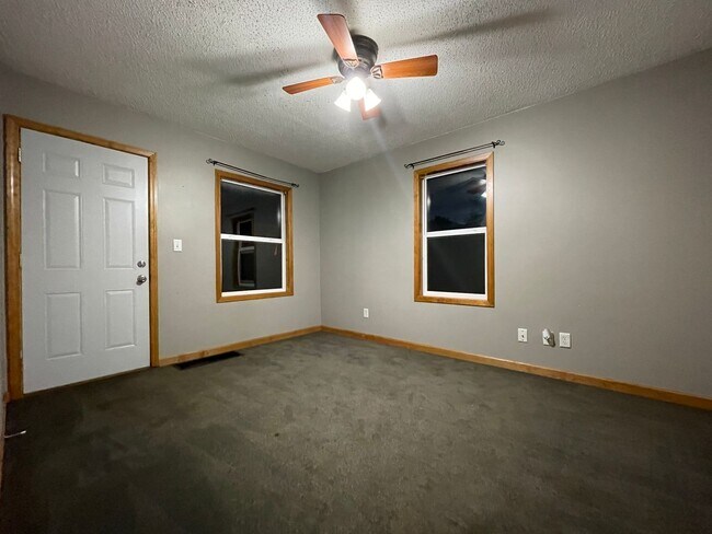 Foto del edificio - 2 bed, 1 bath home for rent in Waterloo