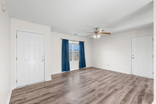 Foto del edificio - 6438 Swallowtail Dr