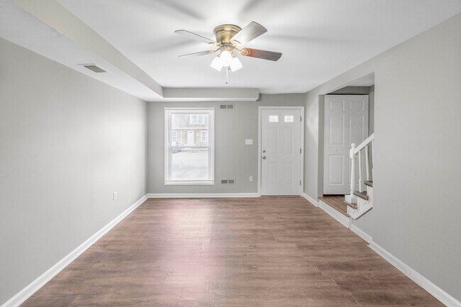 Building Photo - Beautiful 3BR/1BA Townhome in Severn!