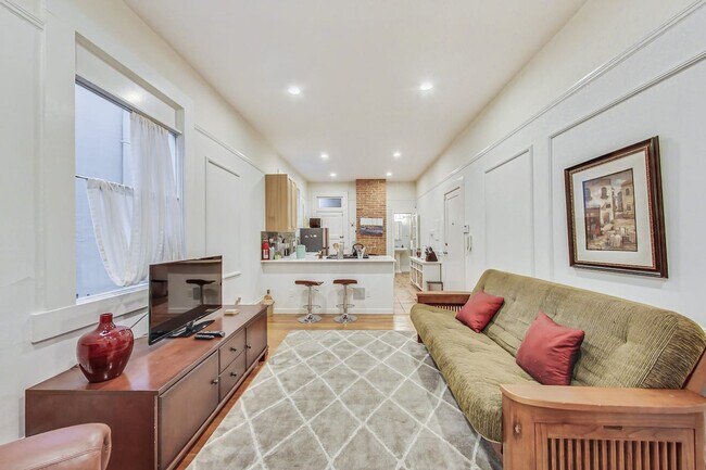 Foto del edificio - 2474 Washington St