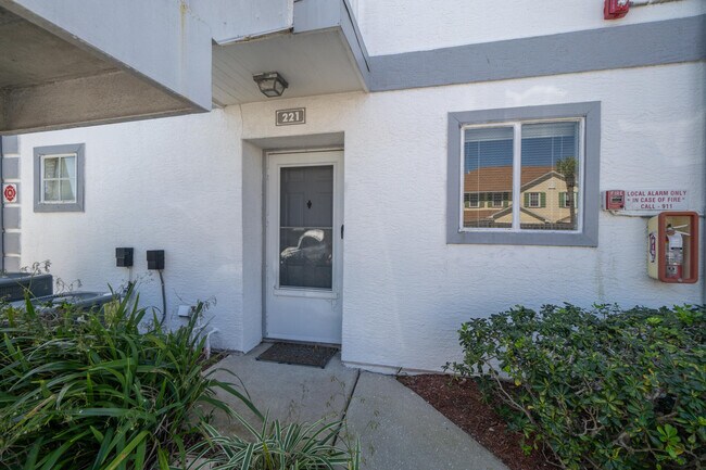 Building Photo - 221 Ocean Park Ln