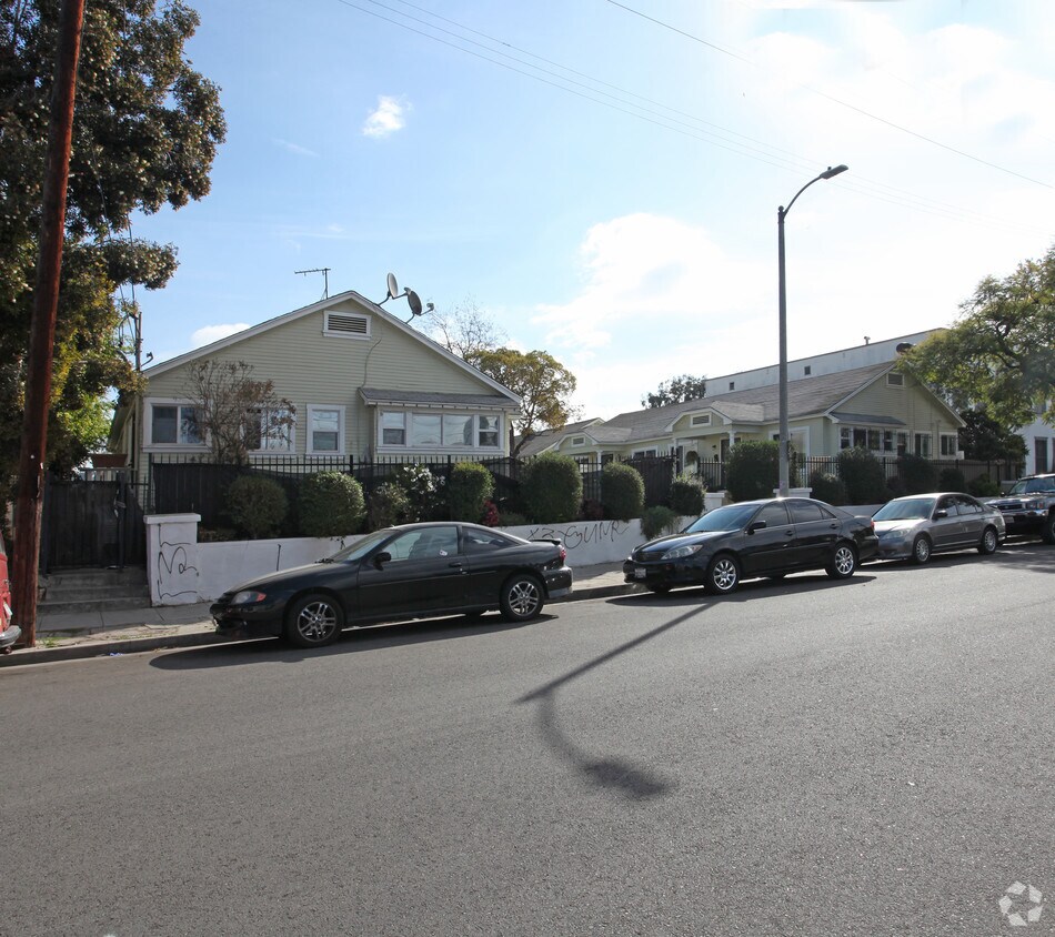 Foto del edificio - 1162-1170 1/2 N Madison Ave