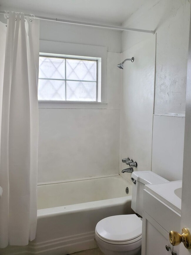 Building Photo - 231 Lincoln Dr