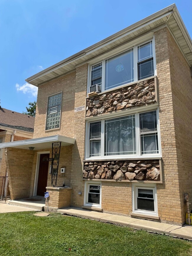 Building Photo - 2952 N Dawson Ave