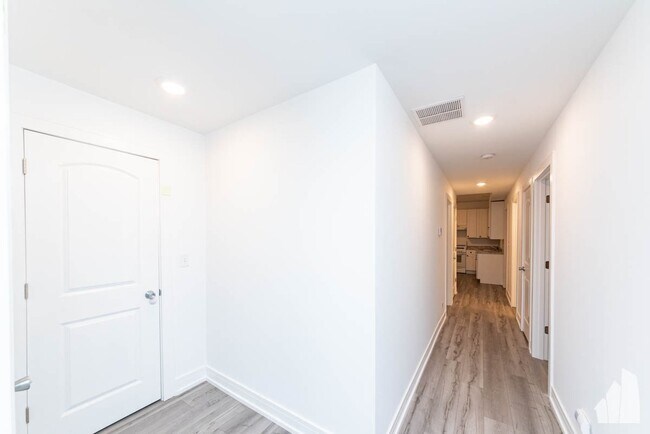 Building Photo - 4616 N Monticello Ave