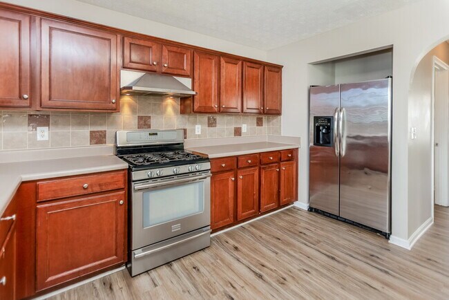 Building Photo - 210 Overlook Ct