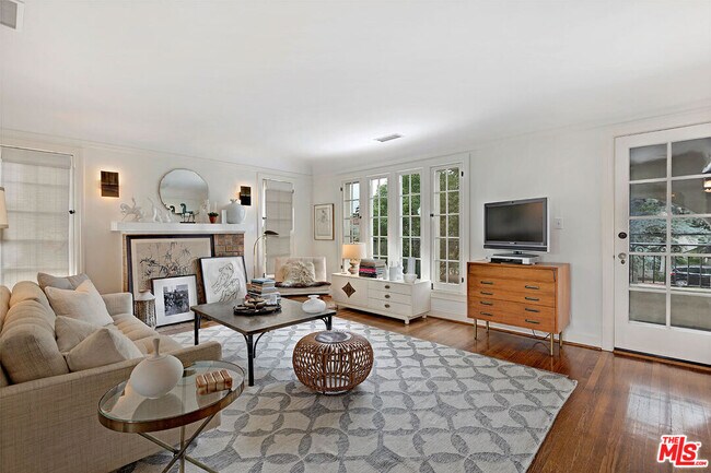 Foto del edificio - 612 N Beachwood Dr
