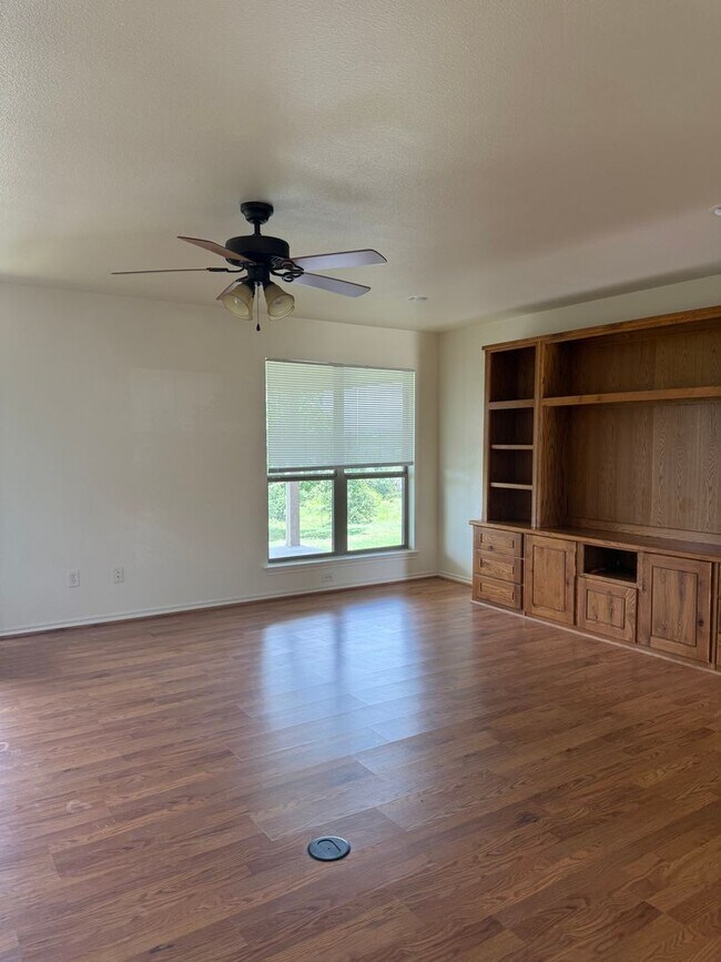 Foto del edificio - Water Included 4 Acres + METAL SHOP + Hors...