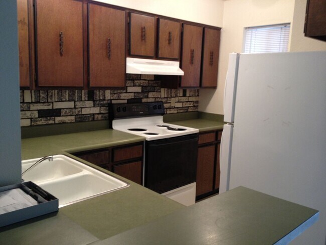 Building Photo - Spacious Two-Story Condo in Midtown Fort Collins