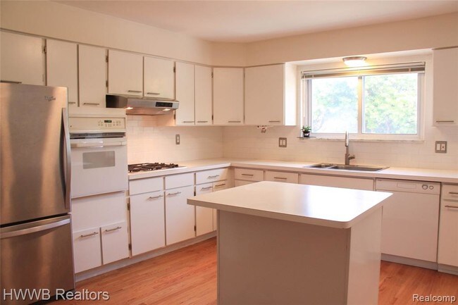 Foto del edificio - 4113 Telegraph Rd