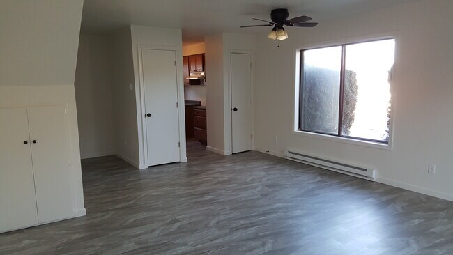 Dining Area - 38640 Pleasant St