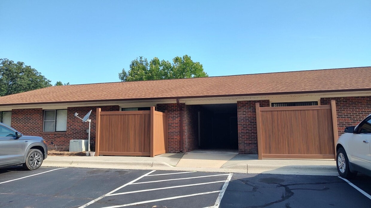 Building Photo - 313 Leasburg Rd
