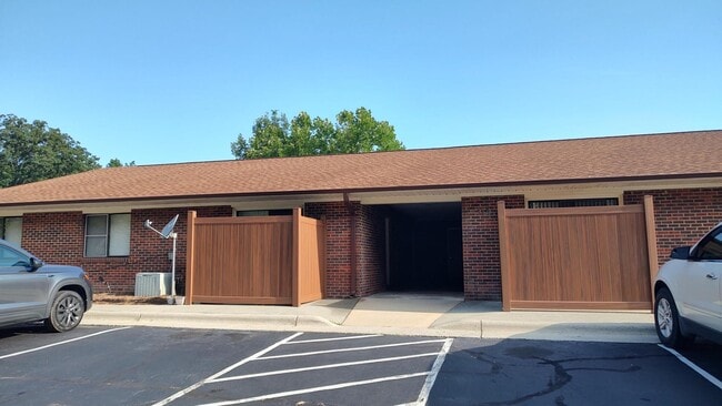 Building Photo - 313 Leasburg Rd
