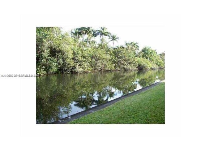 Foto del edificio - 102 Royal Pk Dr