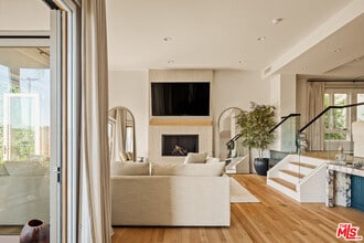 Building Photo - 3807 Vía Dolce