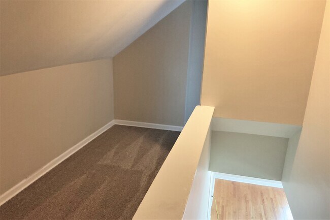 Building Photo - 4N157 7th Ave